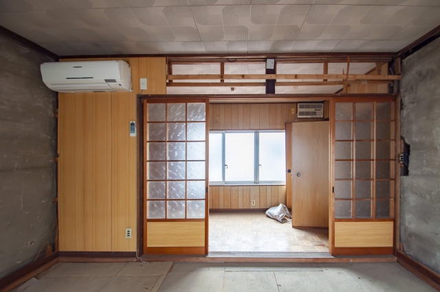 施設 に 入っ た 親 の 家　空き家